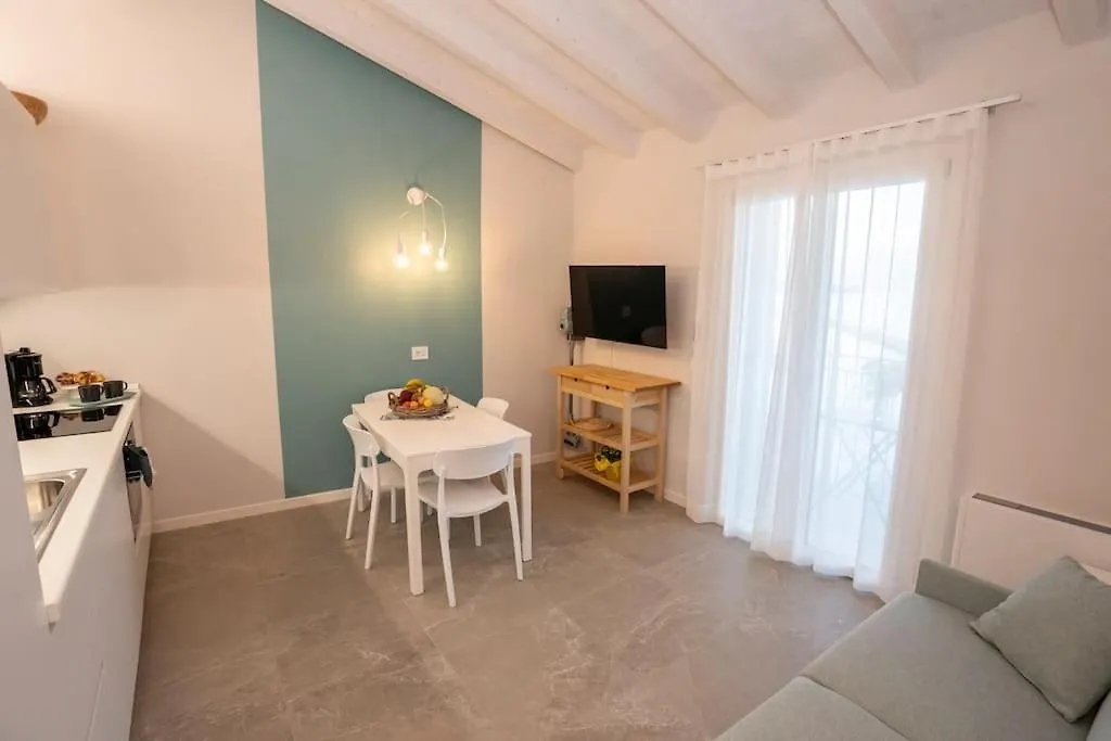 Insalo-Holidays Apartments Con Vista Sul Golfo Di Salo 0*,